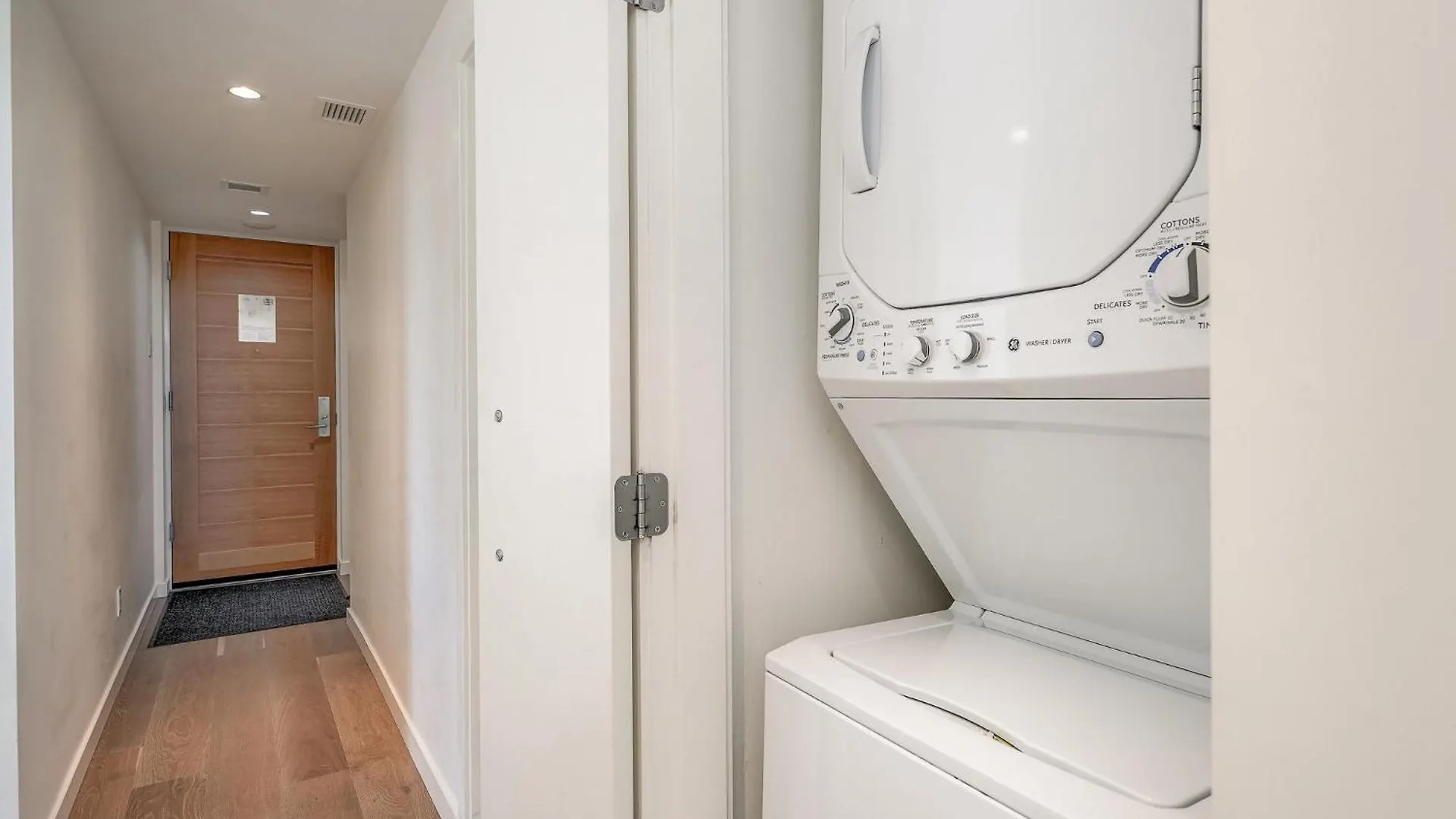 Holiday home Spacious Splendour Victoria Canada